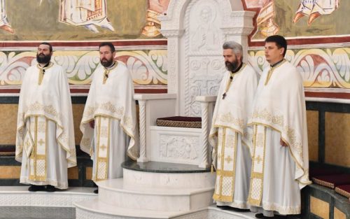 Read more about the article Спасовдан у барском Саборном храму: Ево радоснога дана – наша људска природа се узнијела до Престола Божијега