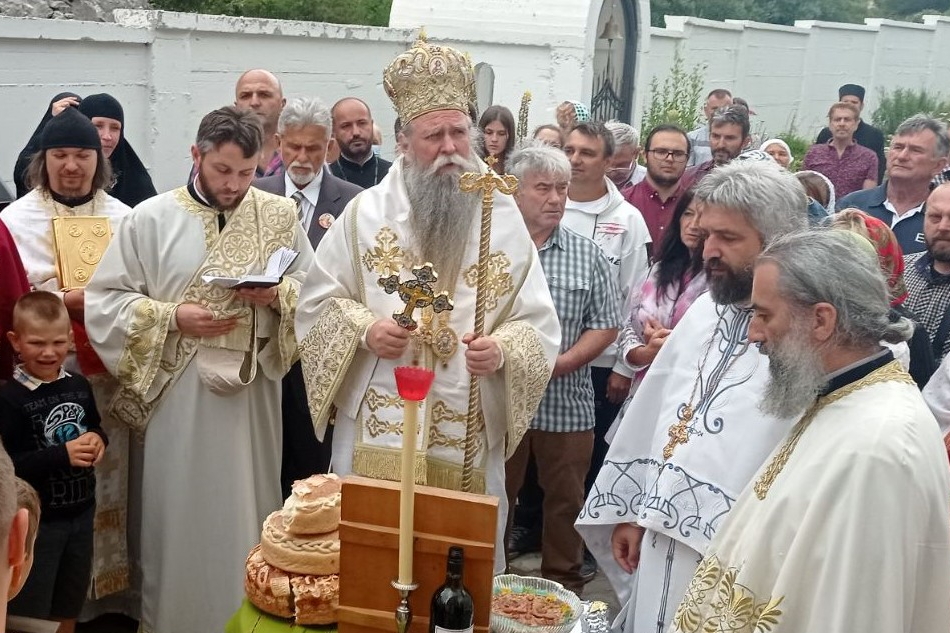 Read more about the article Слава манастира Светог Сергија Радоњешког у Микулићима: богослужио Митрополит Јоаникије