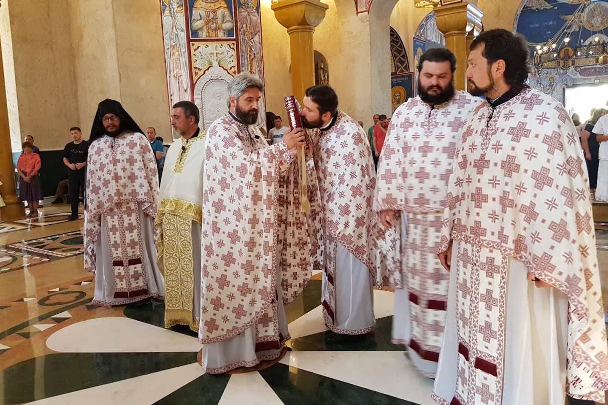 Read more about the article Света литургија у 14. недјељу по Духовима