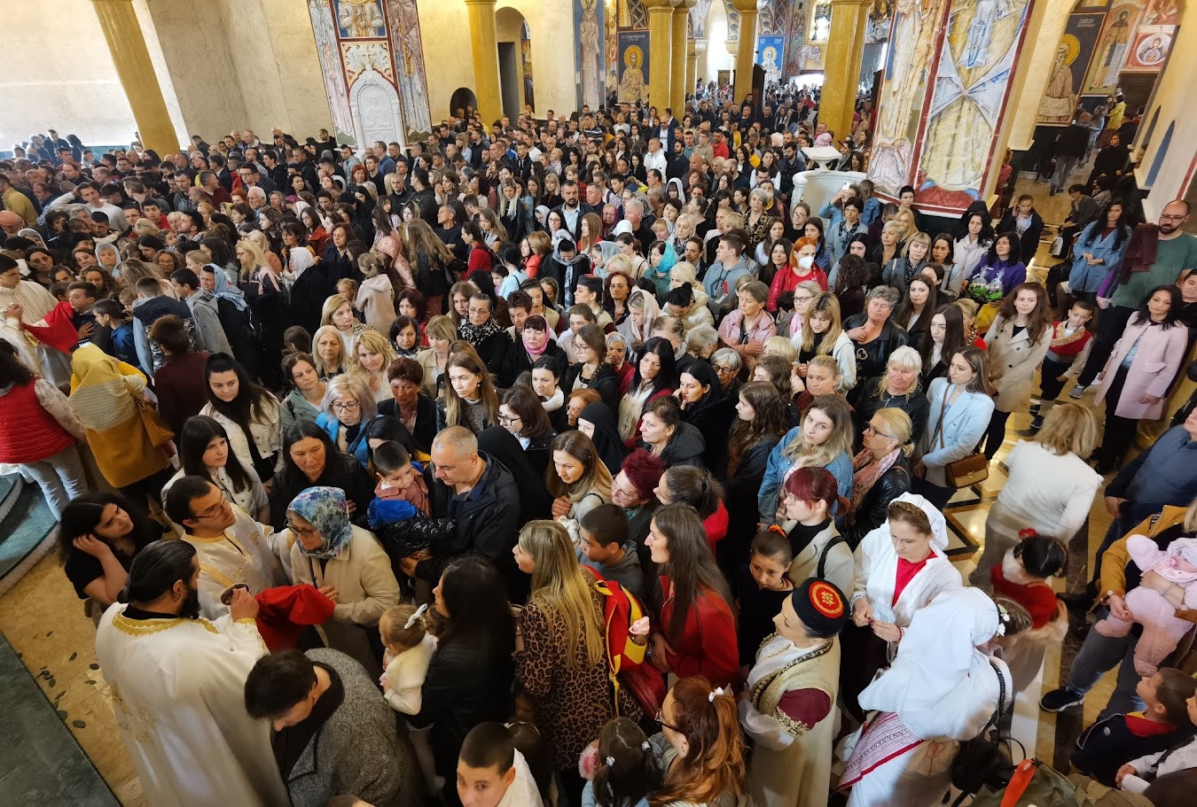 Read more about the article Прослава Васкрса у барском саборном храму