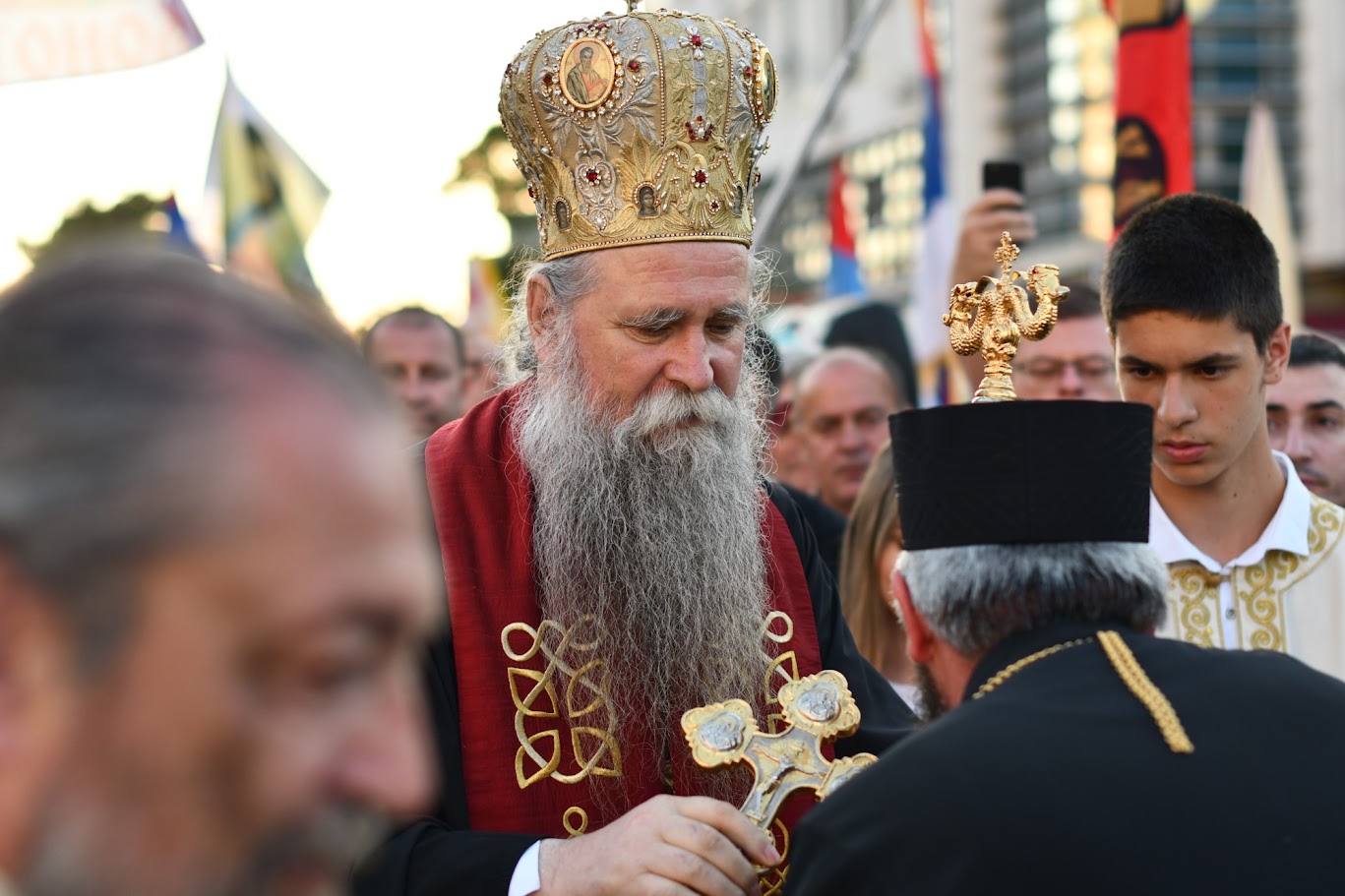 Read more about the article Митрополит Јоаникије након крсног хода у Бару: „Сви ви који часно и честито чувате своју вјеру сте чувари крста Светога Јована Владимира“