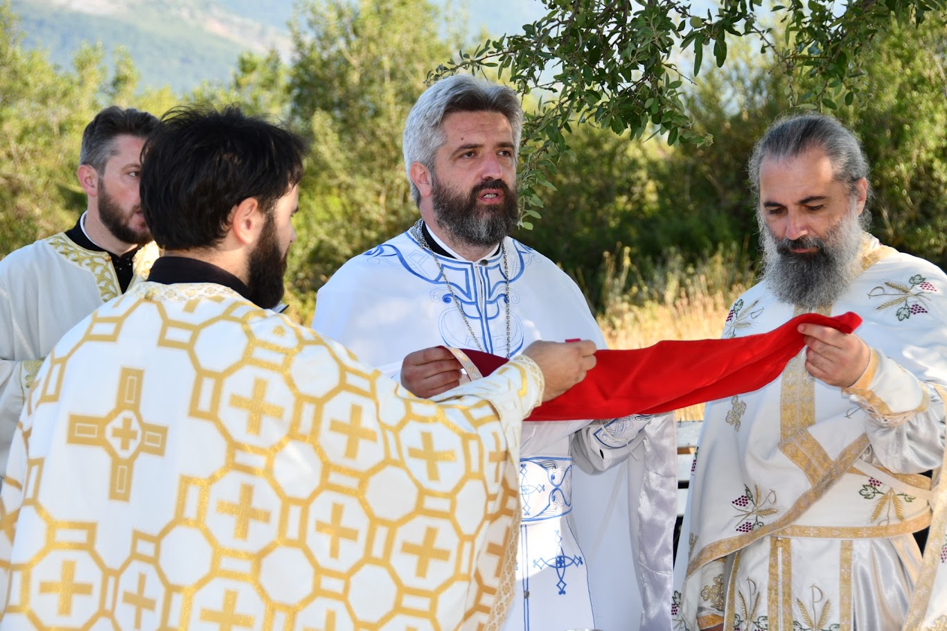 Read more about the article Отац Слободан на Свачу: „Без обзира на искушења, увијек ћемо долазити са љубављу и поштовањем у срцу“