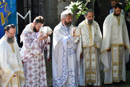 Read more about the article Празник Светих цара Константина и царице Јелене торжествено прослављен на рту Ратац