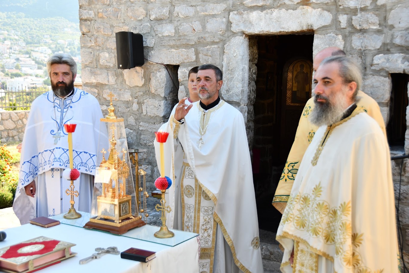 You are currently viewing Прослављена слава цркве Свете Петке у Сутомору