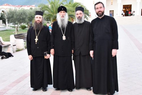 Read more about the article Архијереји Украјинске Православне Цркве посјетили Саборни храм у Бару