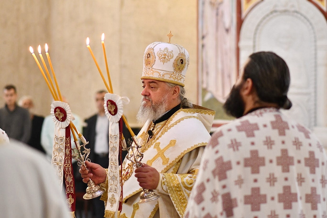 Read more about the article Владика Кирило богослужио у барском Саборном храму