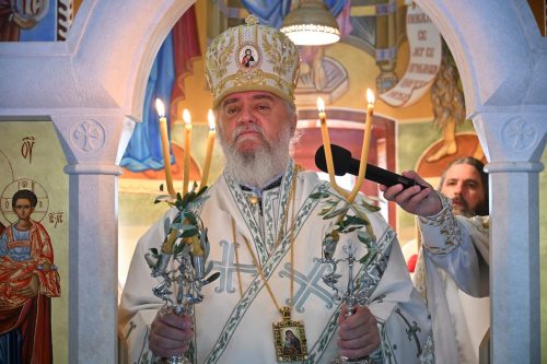 Read more about the article Episkop Kirilo na praznik Svetog proroka Ilije bogosluži u manastiru Svetog Ilije na Volujici