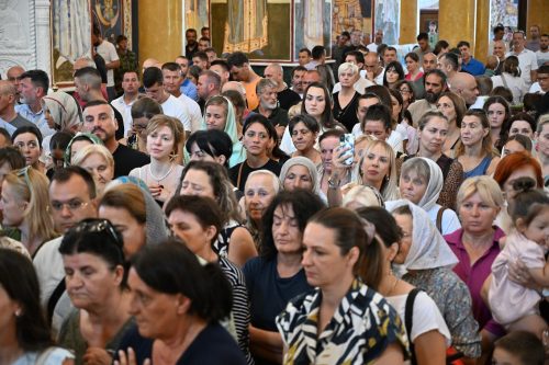 Read more about the article Petrovdan toržestveno proslavljen u hramu Svetog Jovana Vladimira