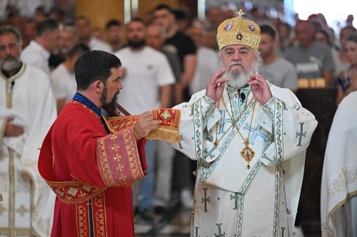 Read more about the article Vladika Kirilo: „Čuvajmo se od idola, od idolopoklonsta, od tuđih bogova i budimo utemeljeni u religioznoj tradiciji svoga naroda“