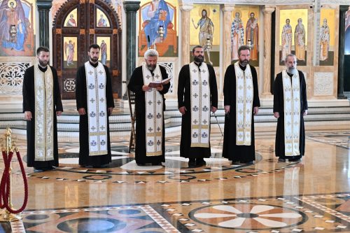 Read more about the article U Sabornom hramu Svetog Jovana Vladimira služen moleban za kišu i suzbijanje požara