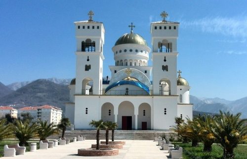 Read more about the article Саопштење за јавност Црквене Општине Бар – Обијен, опљачкан и оскрнављен Саборни храм Светог Јована Владимира