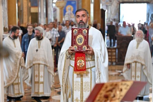 Read more about the article Прота Никола Пејовић: „Свети Јован Крститељ и данас заједно са нама води наше битке и увијек је спреман да одговори на све наше молбе, и спреман да пред Богом и пред престолом Господњим стане у нашу заштиту.“