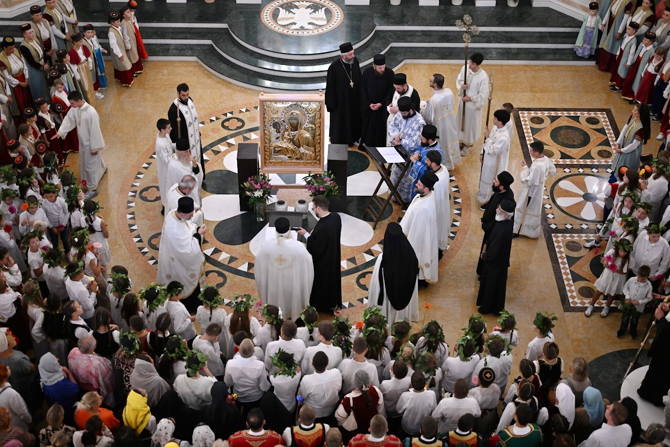 You are currently viewing Свештеник Гојко Перовић: Поводом доласка Тројеручице