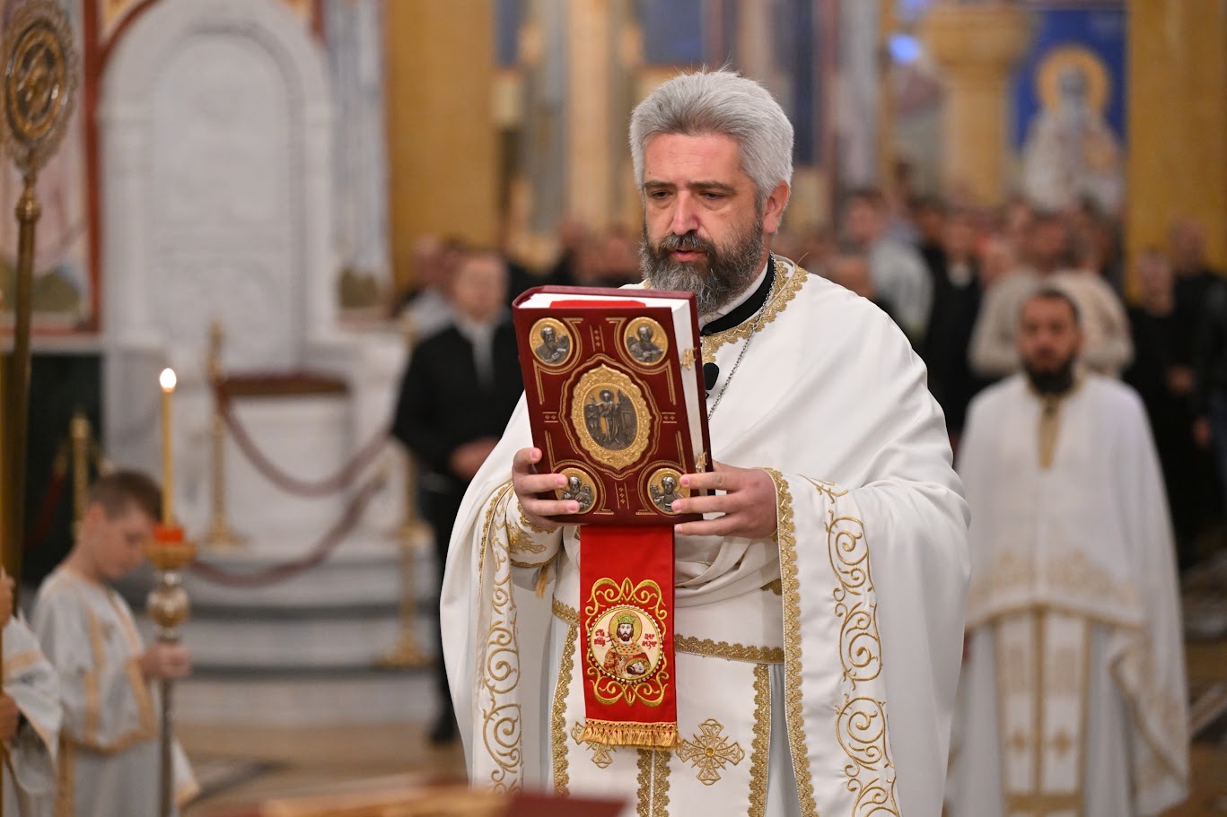 Read more about the article Отац Слободан Зековић: „Господ је сваком људском створењу које вјерује у Христа Господа, којe се крсти у име Свете Тројице, отворио пут у васкрсење из мртвих и живот вјечни“