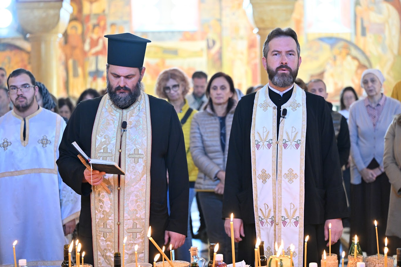 Read more about the article Митровске задушнице у барском саборном храму