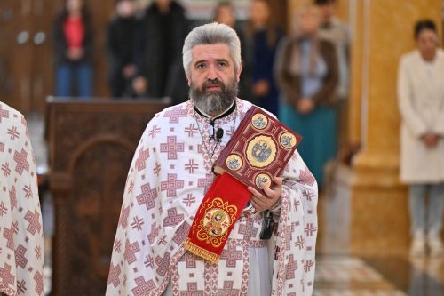 Read more about the article Otac Slobodan Zeković: „Da se ugledamo na Svetog Nektarija, njegovu vjeru, njegovu ljubav, njegovo trpljenje, i izgrađajući sebe u tim vrlinama, da i mi idemo sigurnim putem spasenja.“