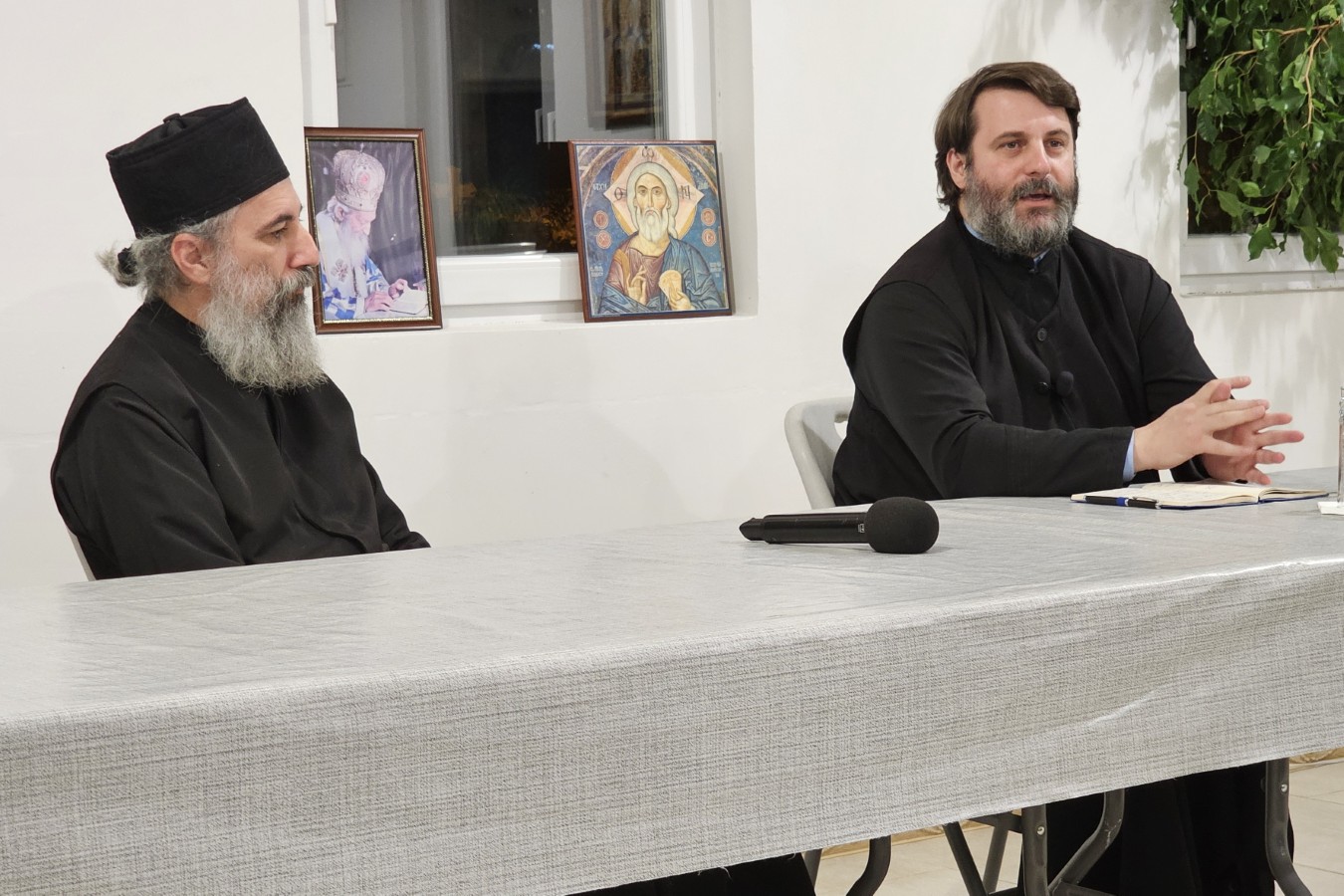 Read more about the article Протојереј Игор Балабан одржао предавање у сали парохијског дома цркве Светог Николе у Старом Бару