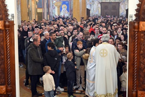 Read more about the article Прослављен Божић у Саборном храму Светог Јована Владимира