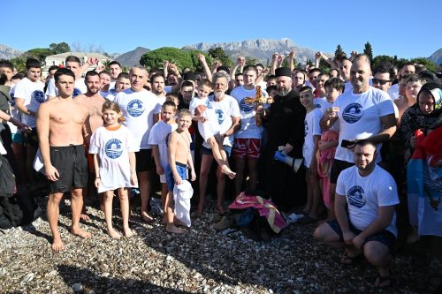 Read more about the article Отац Слободан Зековић: „На Богојављање се објавила тајна Свете Тројице, тајна која просвећује читави свијет и сваког човјека“