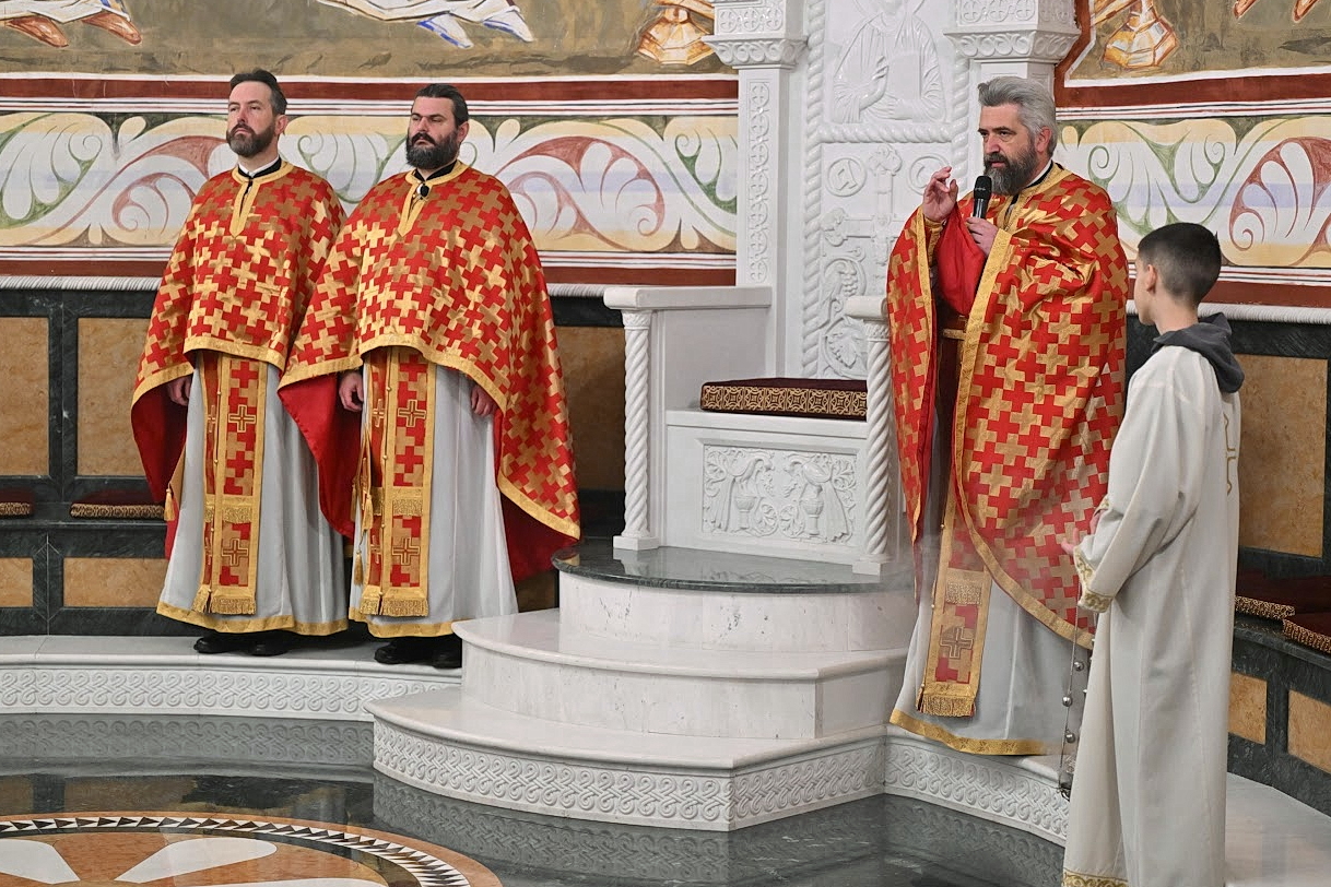 Read more about the article Прота Слободан Зековић: „Иконе Мајке Божије Млекопитатељице и Тројеручице, велике светиње и велики благослов за читав наш род“