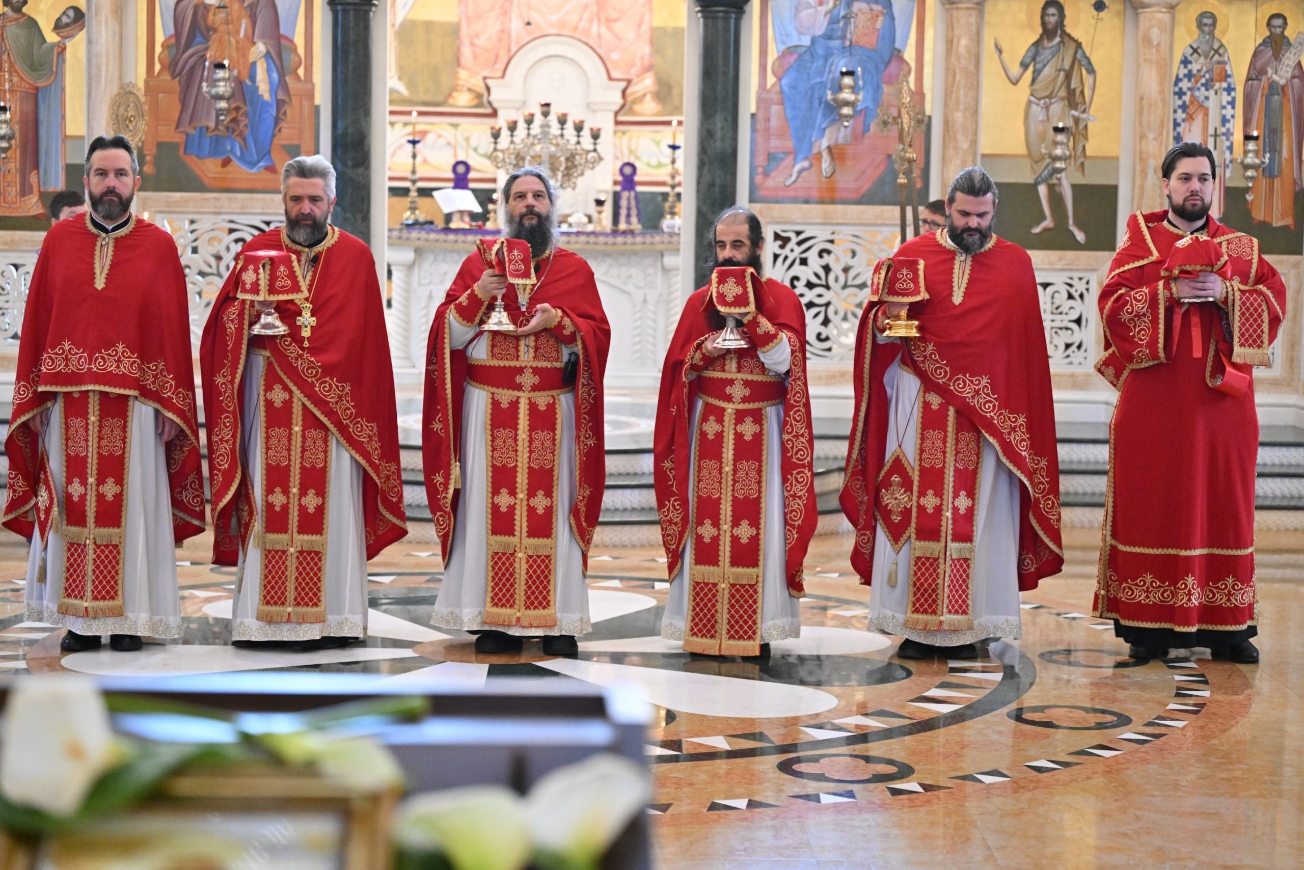 You are currently viewing Архимандрит Андреј: „Ако желимо да будемо савршени људи, морамо да прихватимо свој крст, да будемо распети на њему, и ту ће се пројави наше људско достојанство, које ће нас на крају увести у Царство Небеско“