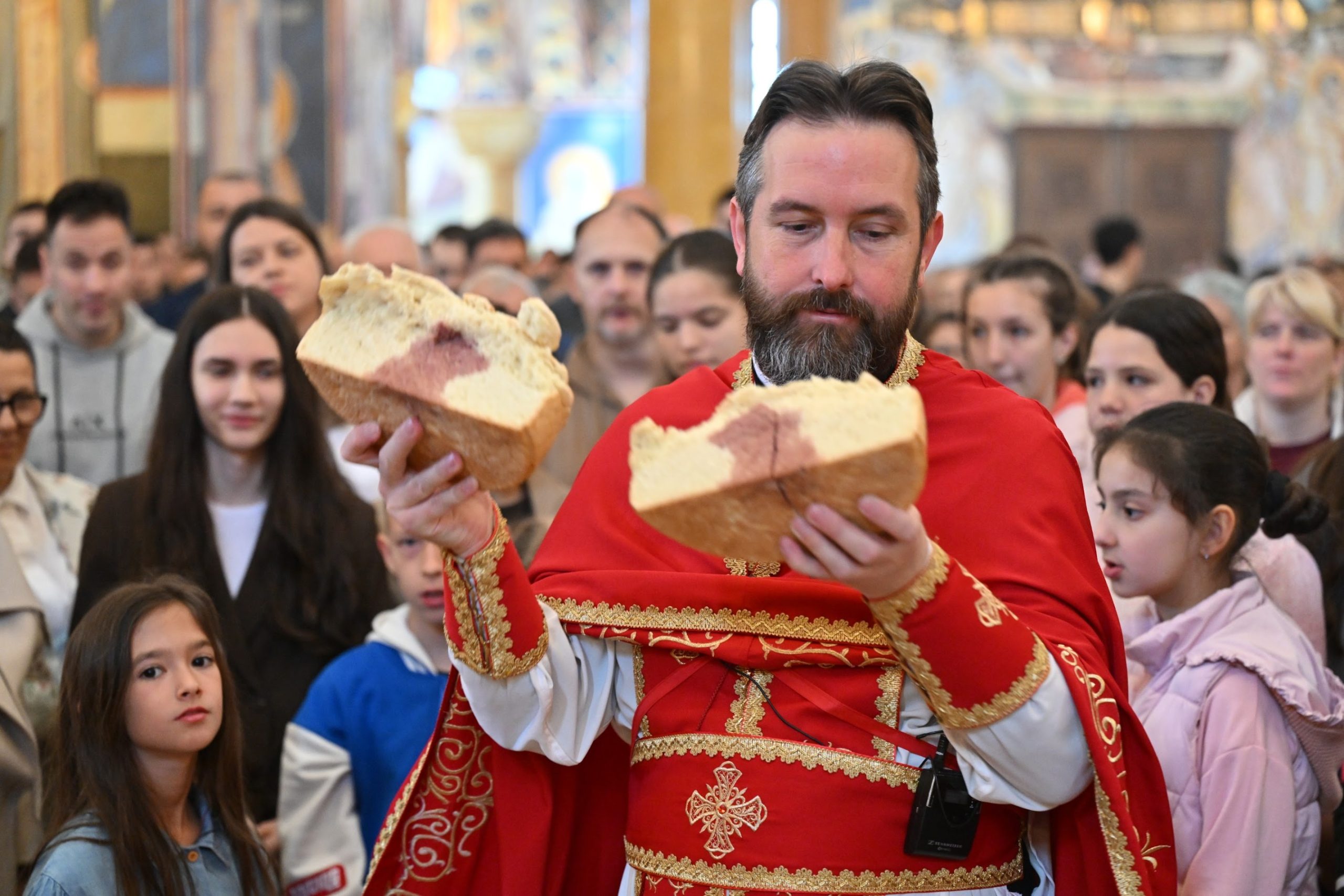 Read more about the article „Осана на висини! Благословен који долази у име Господње!“ Цвијети прослављене у барском саборном храму