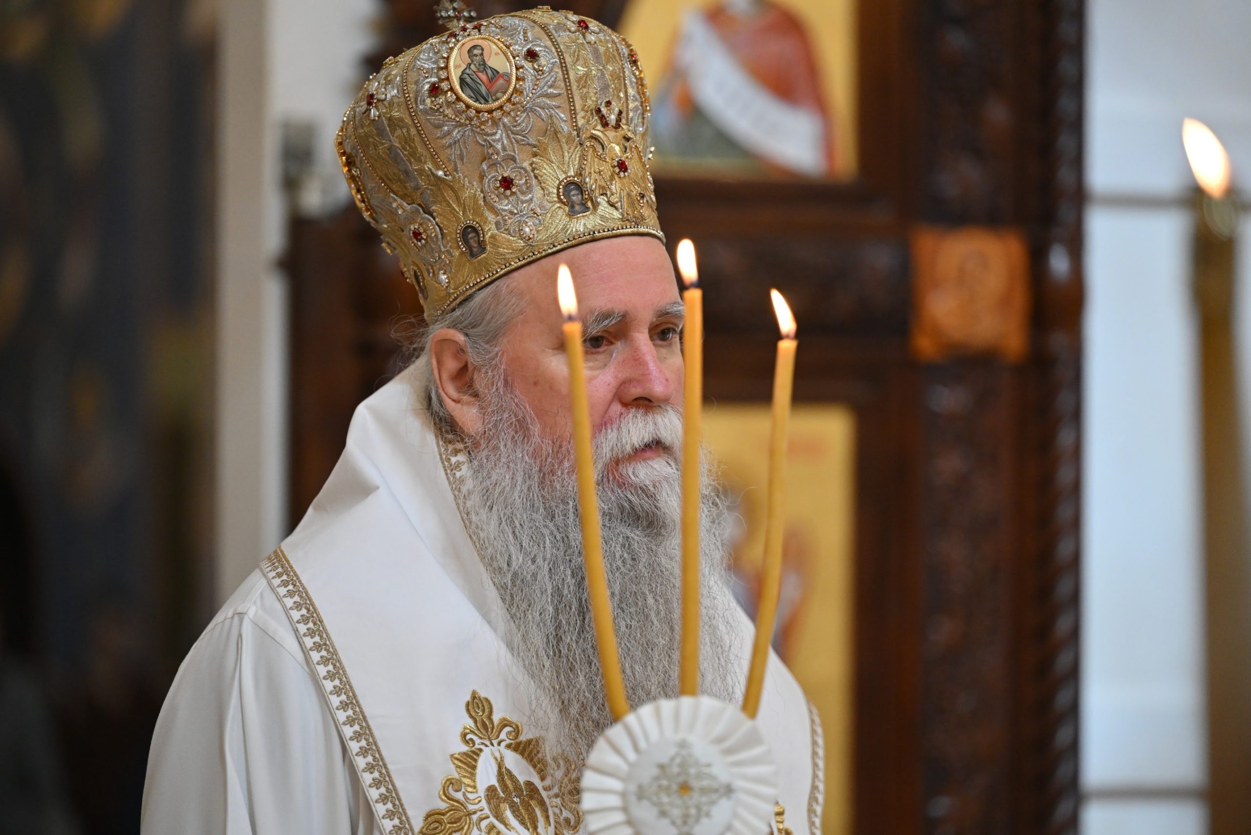 Read more about the article Велика субота у барском храму. Митрополит Јоаникије: „Велики дани нашега спасења и обновљења“