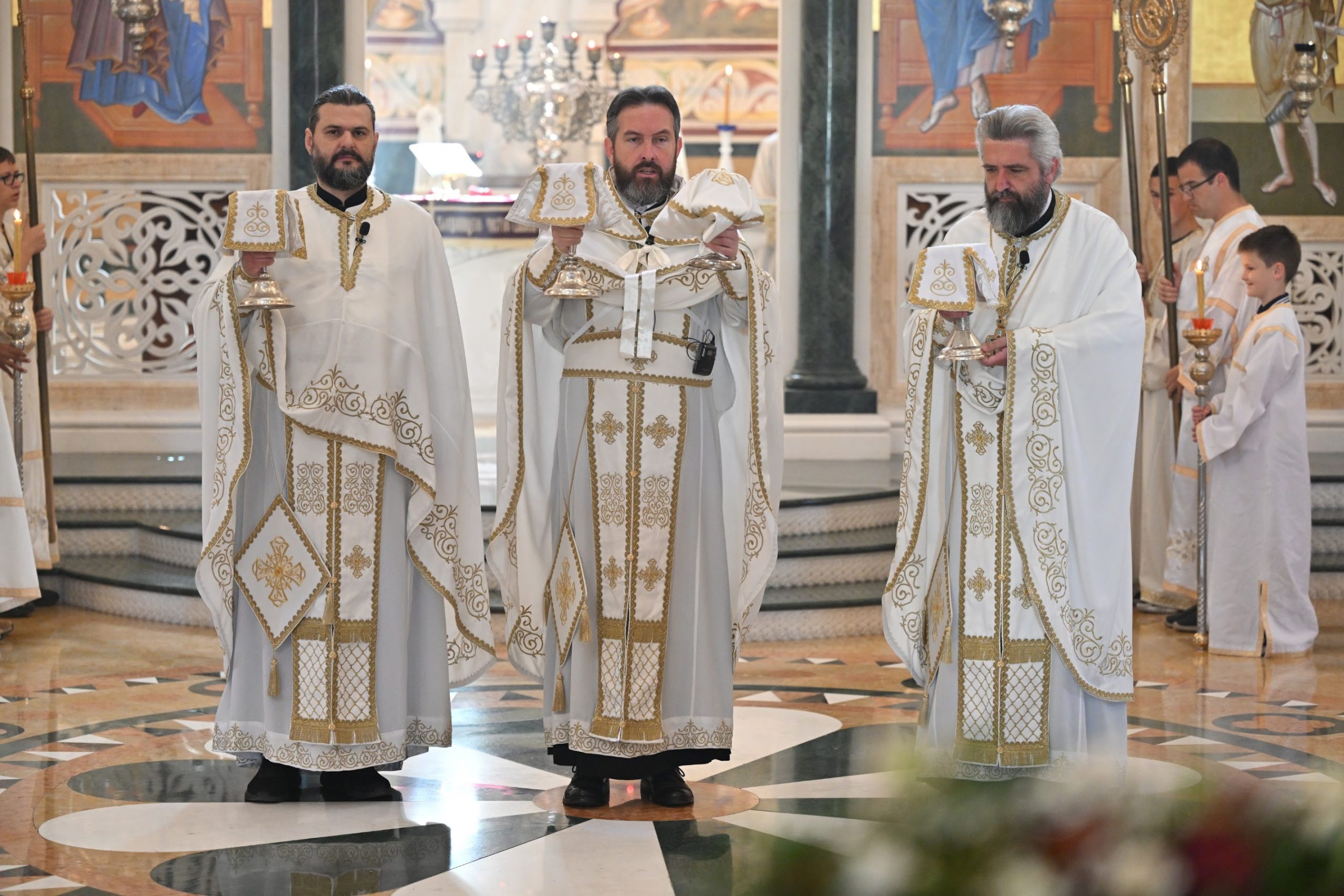 Read more about the article Отац Младен Томовић: „Да имамо храброст жена миронисица, Јосифа из Ариматеје и Никодима да у сваком моменту и на сваком мјесту исповиједамо Христа као Спаситеља нашега.“