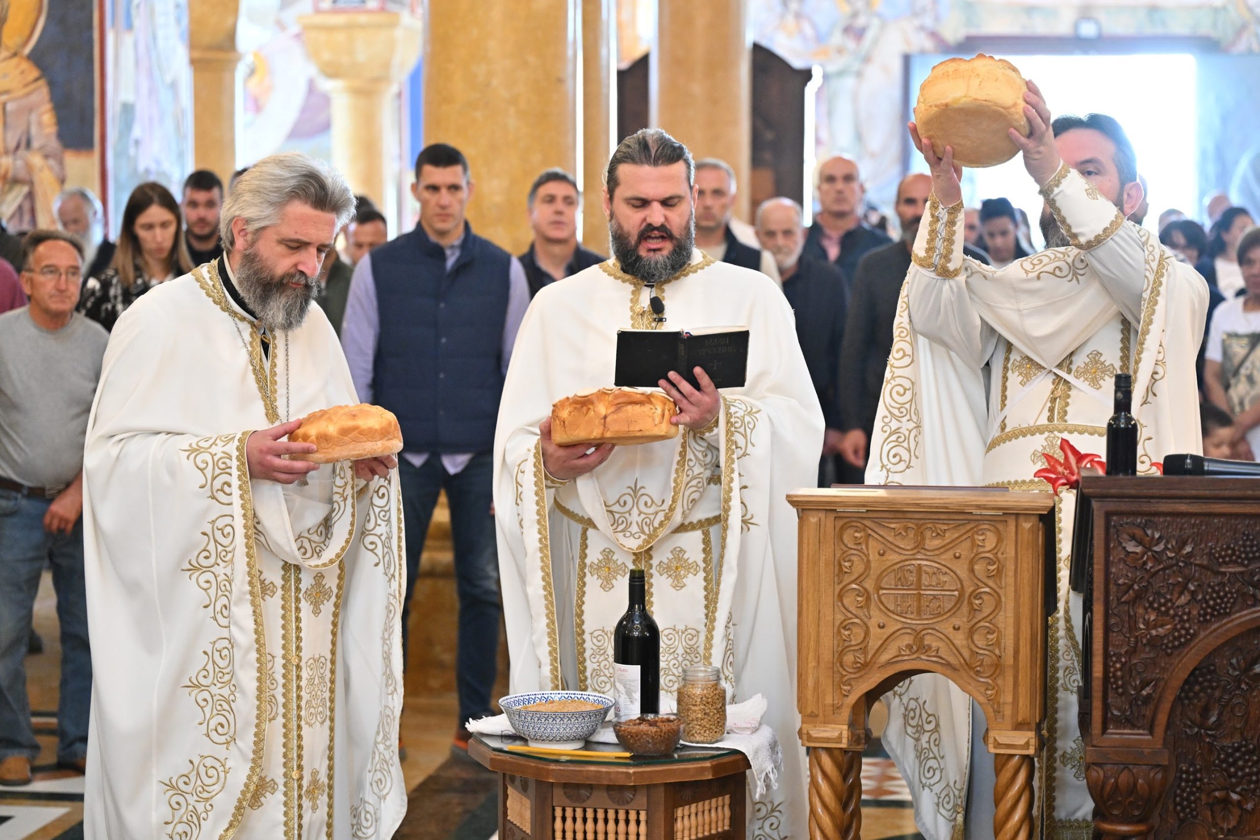 Read more about the article Прота Слободан Зековић: „Свети Василије Острошки је понос нашег рода, а свима нама је утјеха и радост, и заступник наш искрени и велики пред престолом Бога живога.“