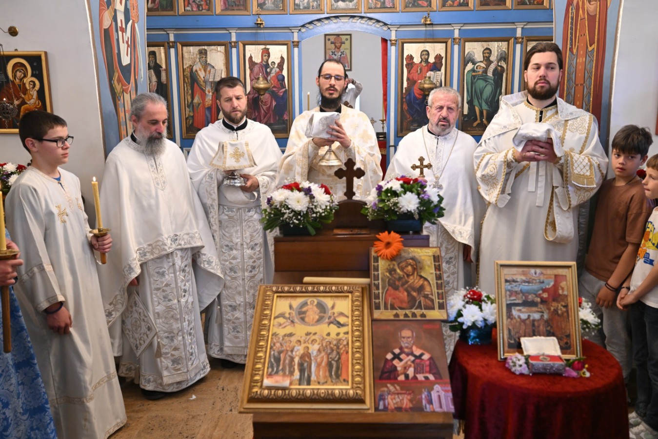 Read more about the article Црква Светог Николе у Старом Бару прославила славу. Јеромонах Николај: „Један од највећих свједока  силе Божије исцјелитељске која и дан данас дејствује у свијету, јесте Свети Николај Мирликијски Чудотворац“