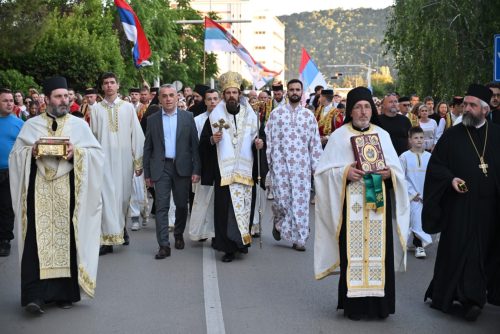 Read more about the article Ulicama grada Bara prošla svečana litija u čast Svetog Jovana Vladimira