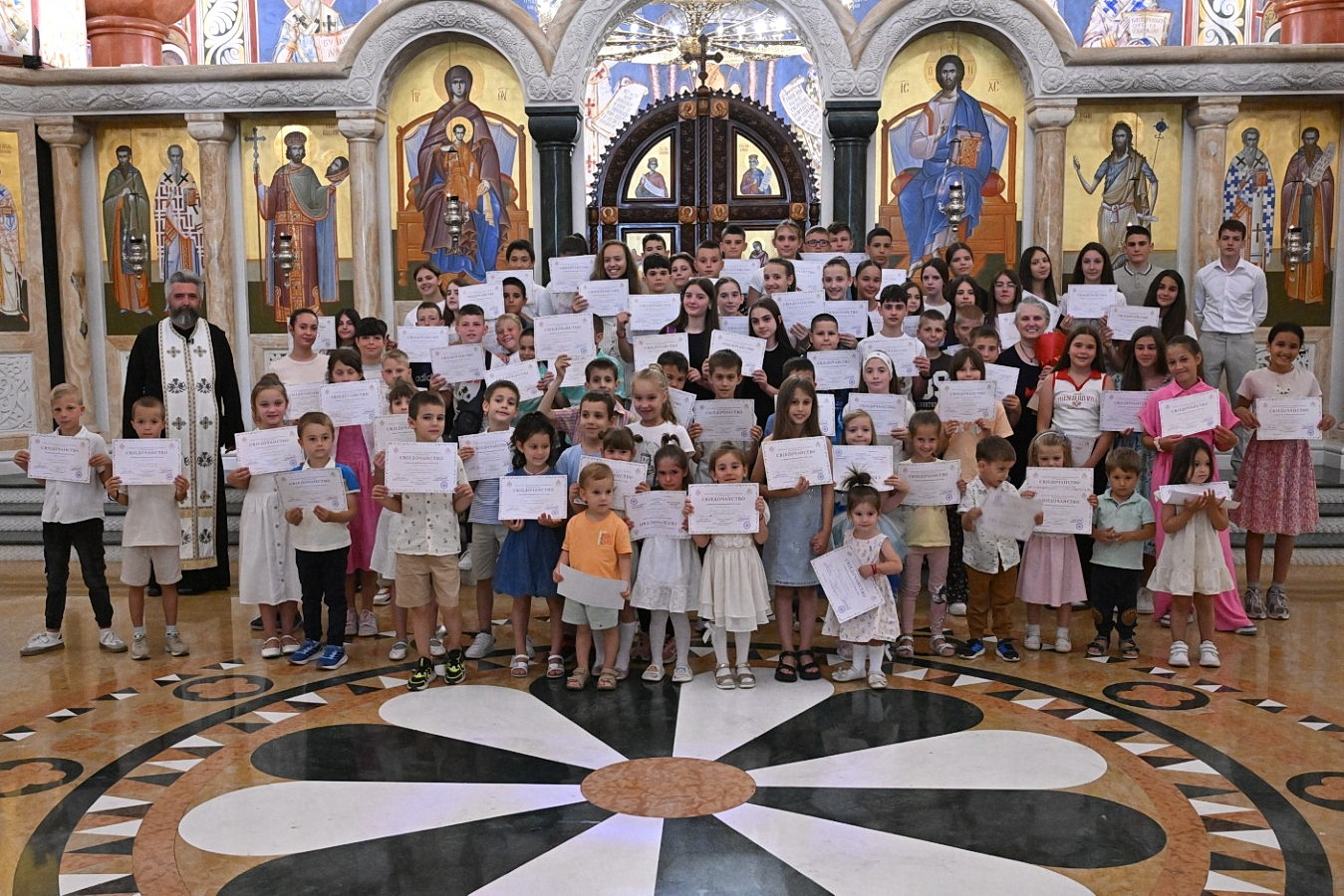 Read more about the article Додијељена свједочанства о завршеној школској години полазницима барске школе вјеронауке