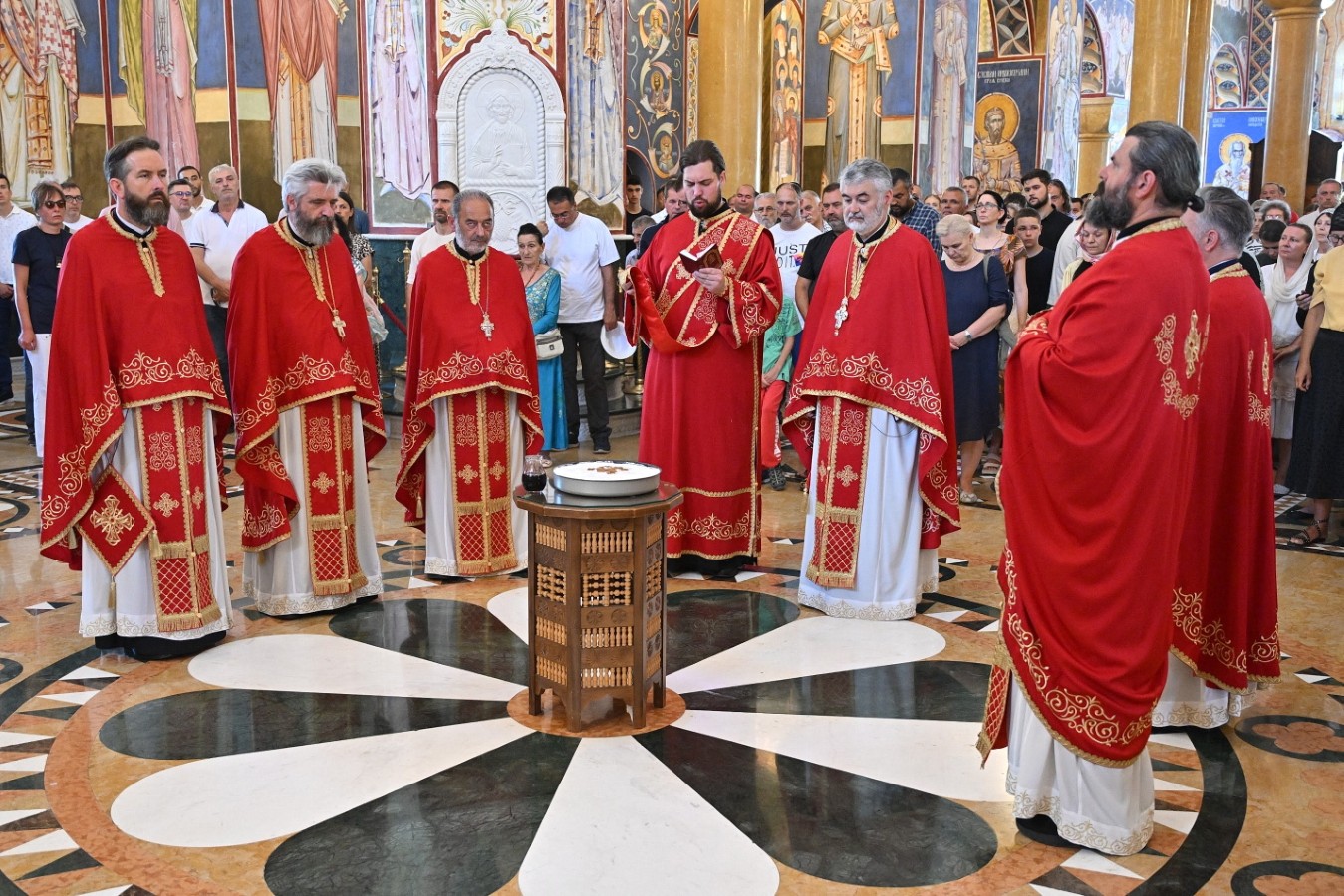 Read more about the article Отац Добривоје Милуновић: „Свети великомученик и кнез Лазар опредијелио се за Царство Небеско, и тако умријевши и пострадавши на пољу Косову, остао да вјечно живи“