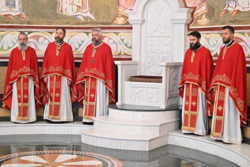 Read more about the article Отац Братољуб Радовић: „Молимо се Пречистој Богородици да никада не окрене своје свето лице од нас, него да нас са својом трећом руком подигне, милује и храни, као што је то до сада радила“