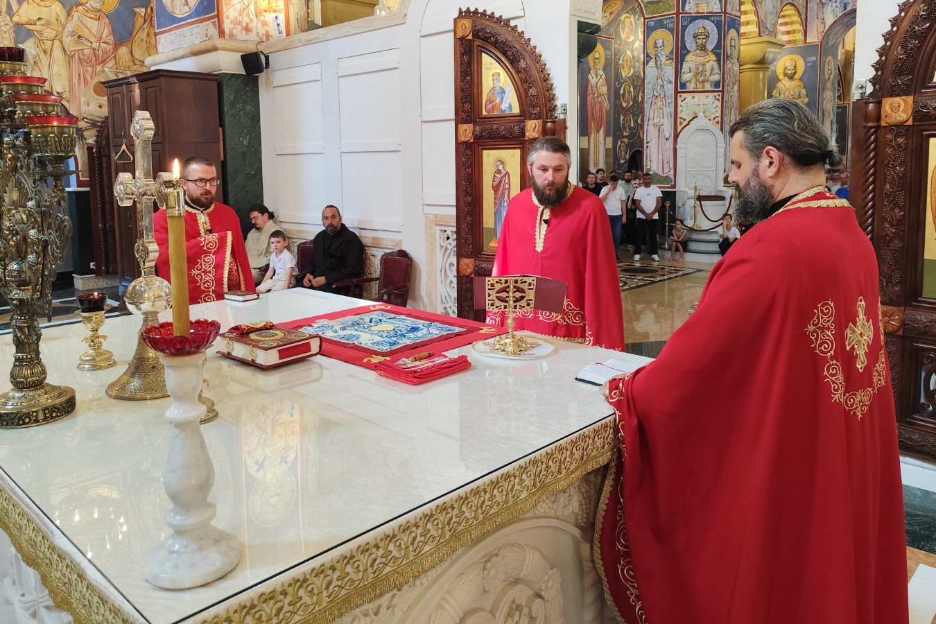 Read more about the article Отац Дејан Томовић: „Све вјетрове нашег живота који су јачи од нас, који нас обузимају и оптерећују, једино можемо побиједити ако имамо повјерења у Господа“