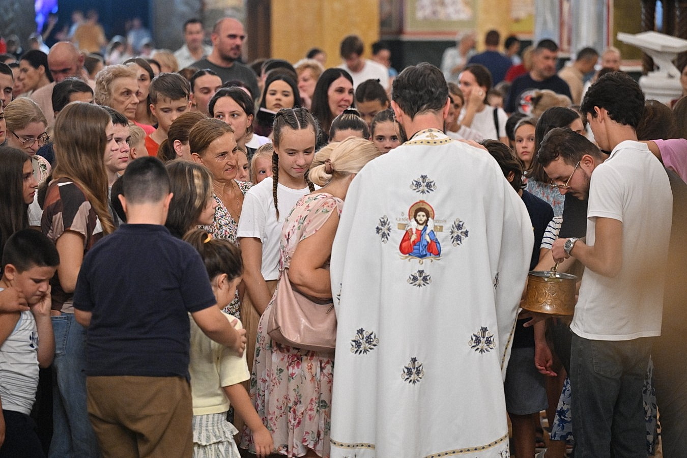 You are currently viewing У Саборном храму Светог Јована Владимира одслужен молебан за благословен почетак нове школске године