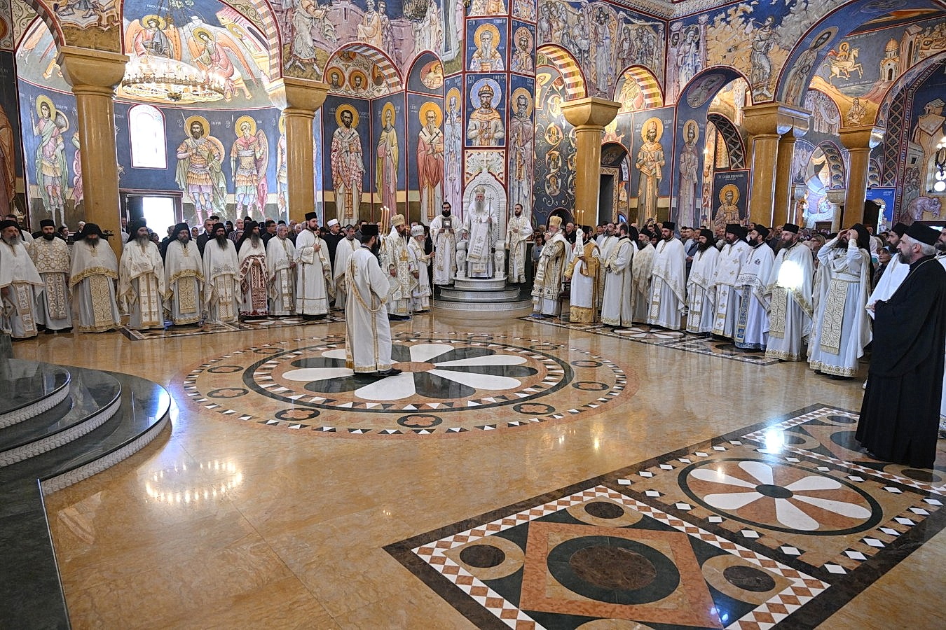 Read more about the article Прослављена десетогодишњица освећења Саборног храма Светог Јована Владимира: „Дан који сажима историју Цркве од Јерусалима до Бара“