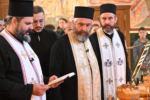 Прочитајте више о чланку Отац Слободан Зековић: „Света Параскева живјела је сипајући у кандило своје душе уља врлинског живота“